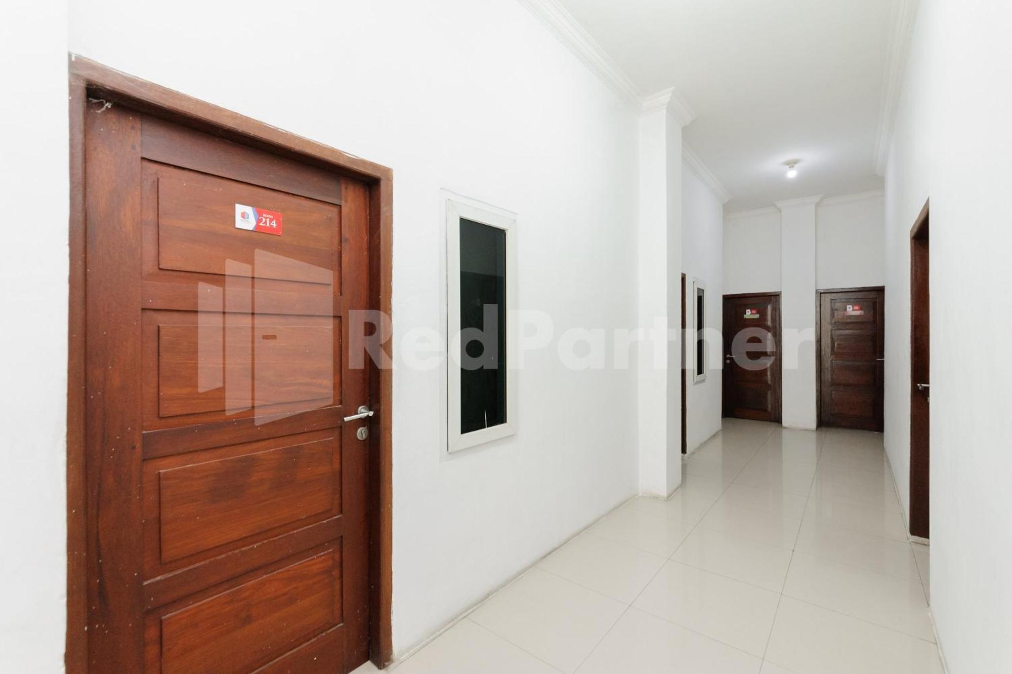 Reddoorz At Wisma Nabila Syariah Near Masjid Raya Baiturrahman Банда-Ачех Экстерьер фото